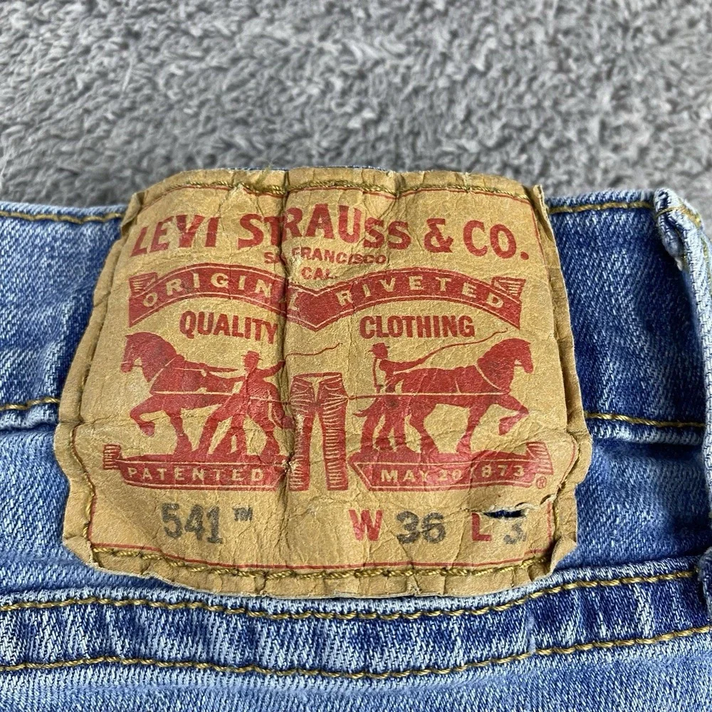 Levi's 541 Athletic Taper‎ Jeans Mens 36x29 Blue Light Wash